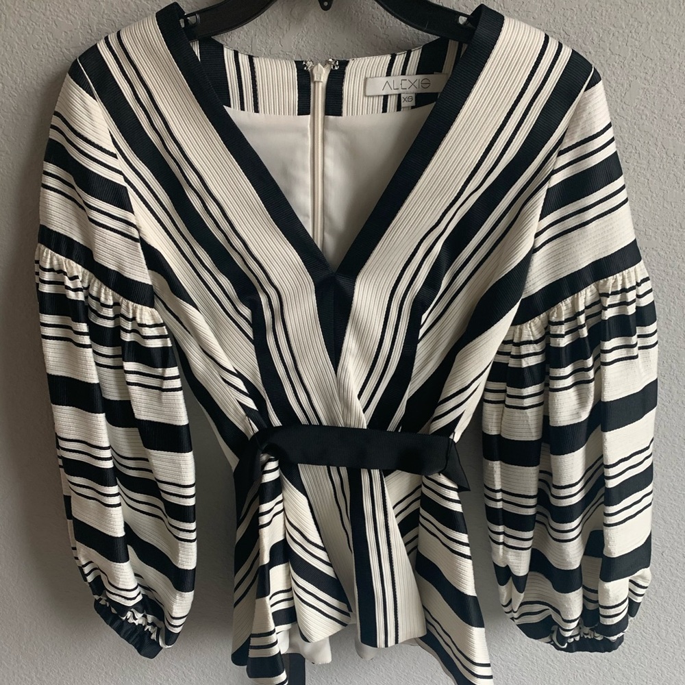 Alexis v neck balloon sleeve top Xs